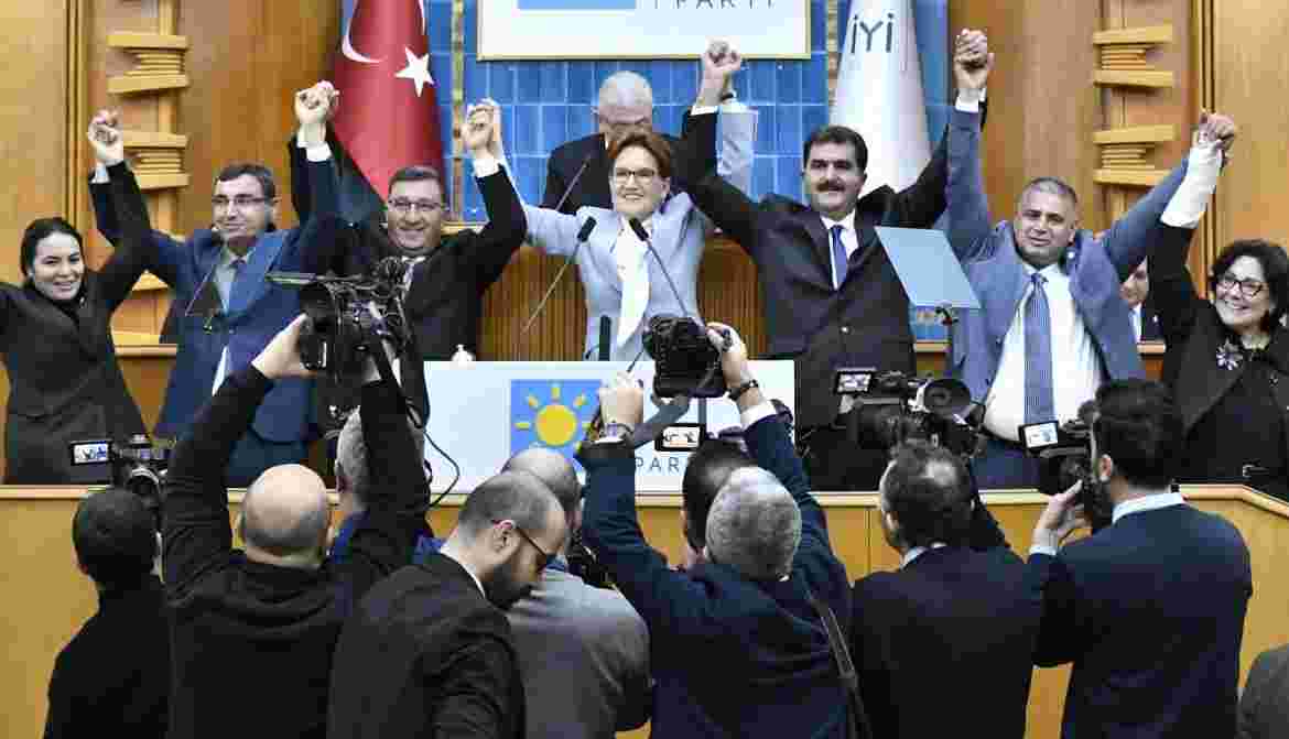 Akşener Adana Adaylarını Tanıttı