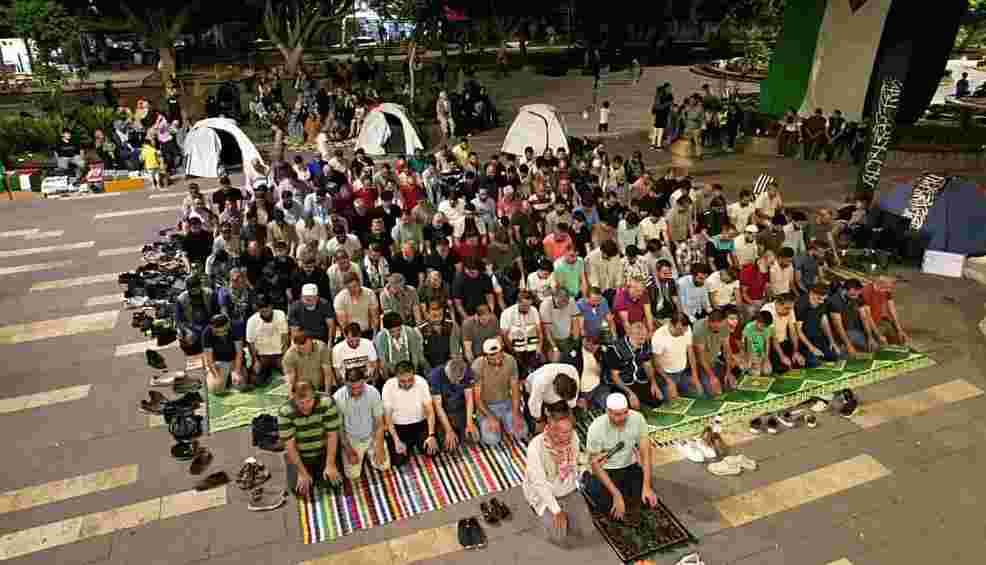 ASİM’DEN Filistin için gece nöbeti ve çadır eylemi…