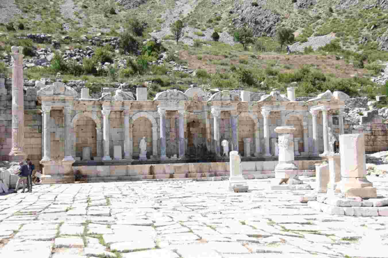Bulutların arasındaki Sagalassos Antik Kenti ziyaretçilerini bekliyor