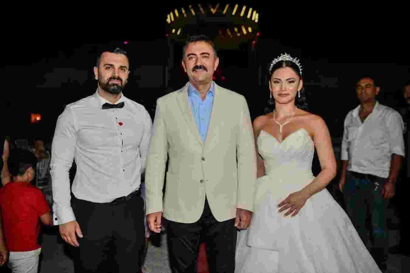 Kendisini düğününe davet eden damadı kırmadı