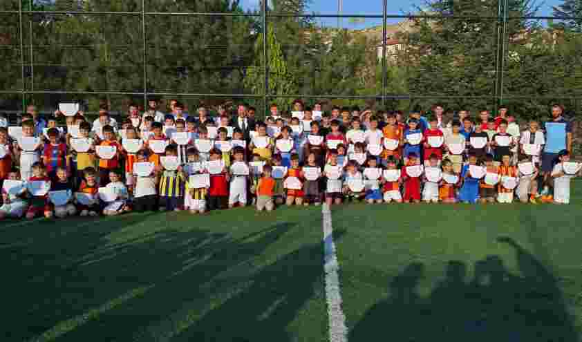 Beypazarı Belediyesi Yaz Futbol Kursu’nda sertifikalar dağıtıldı