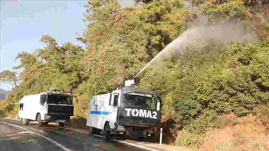 TOMA’lardan yangın söndürmeye destek