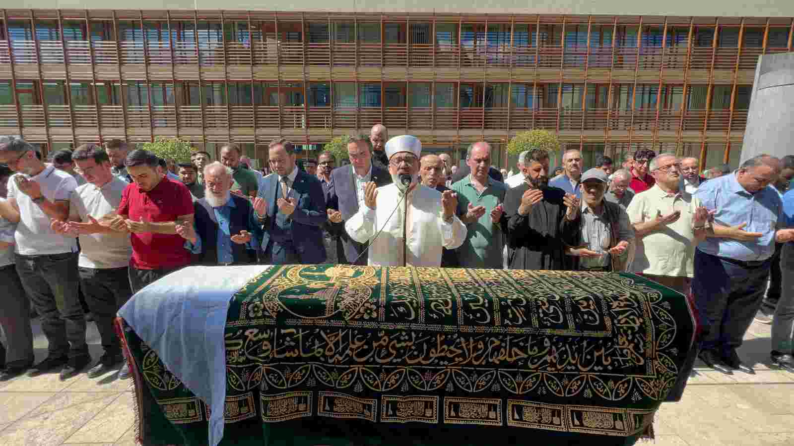 DİTİB kurucularından Abdullah Uzunalioğlu‘nun eşi son yolculuğuna uğurlandı