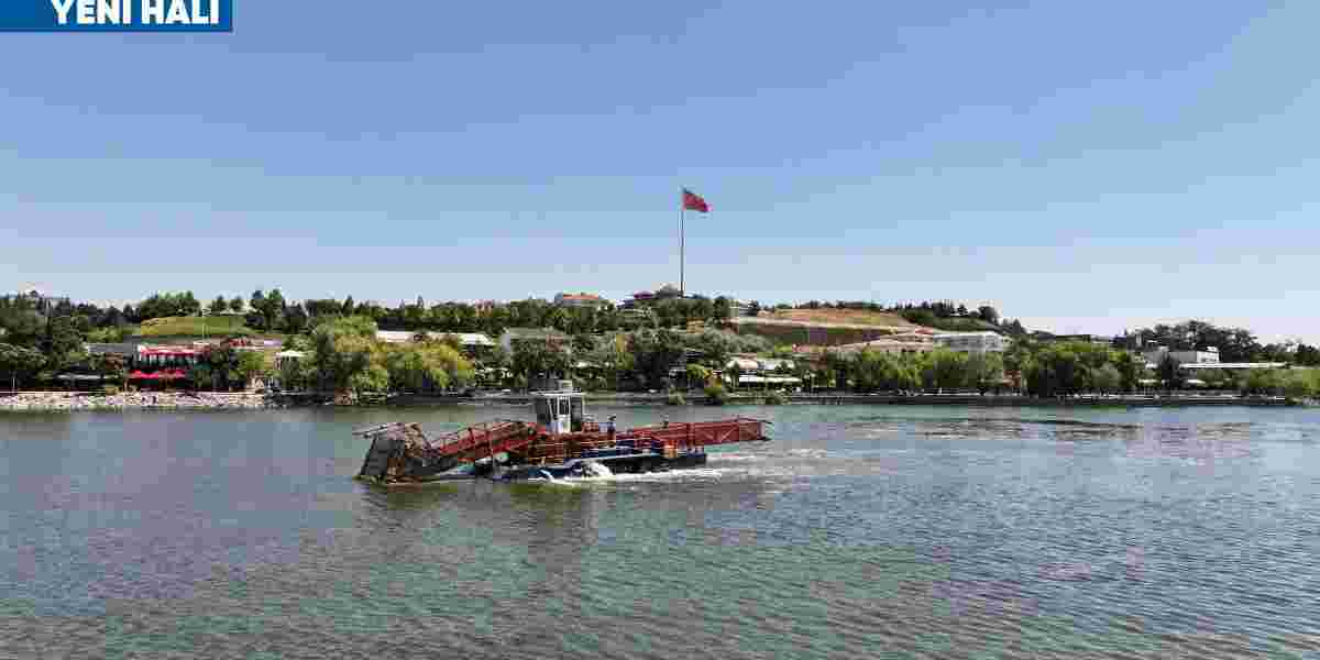 Ankara Büyükşehir Belediyesi ve Gölbaşı Belediyesi Mogan Gölü’nü temizledi