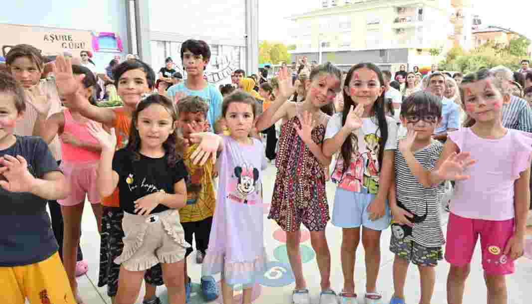 Kepez’de aşureler çocukların neşesiyle paylaşıldı