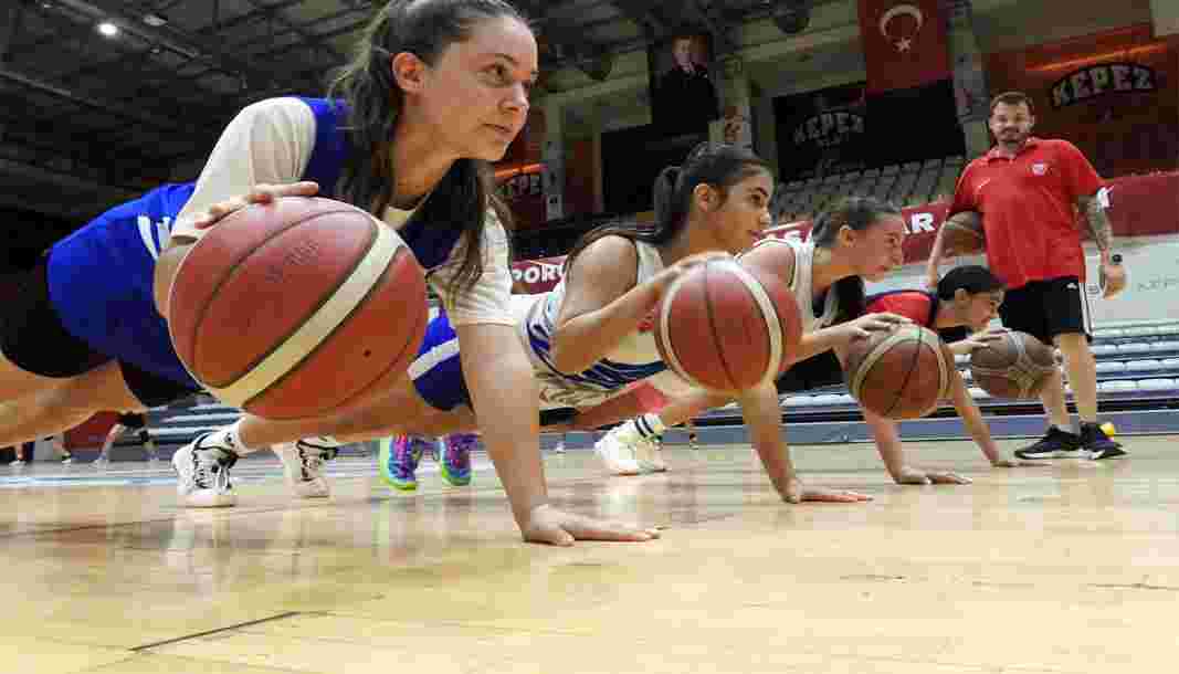 Kepez’in kızları yeni sezona hazırlanıyor