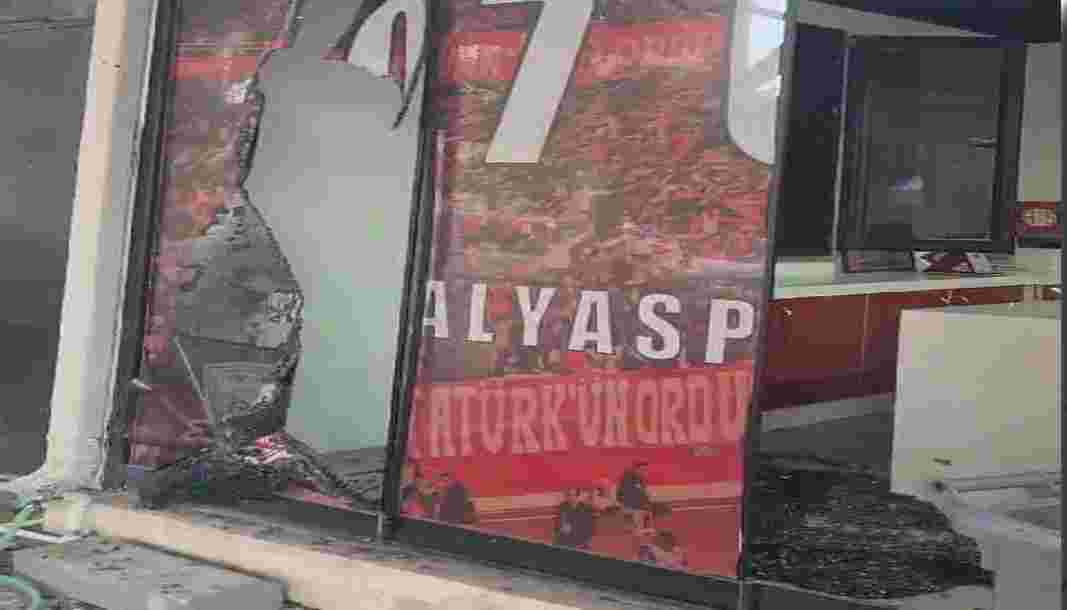 Antalyaspor Taraftar Derneği’ne silahlı saldırı: 16 kurşun isabet etti!