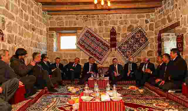 Çukurca’nın ruhunu yansıtan taş evler restore edildi