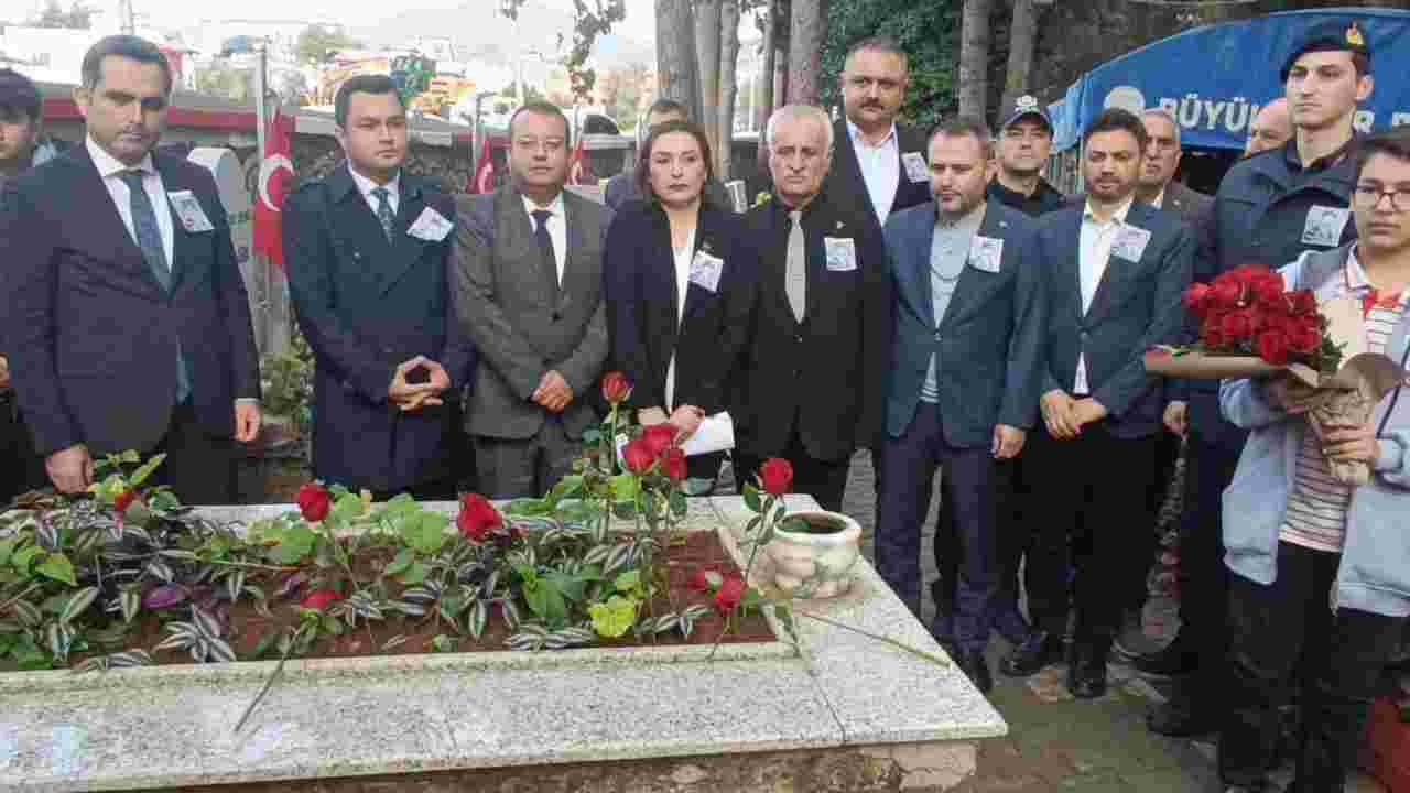 Adana’da şehit Kaymakam Saim Bey mezarı başında anıldı