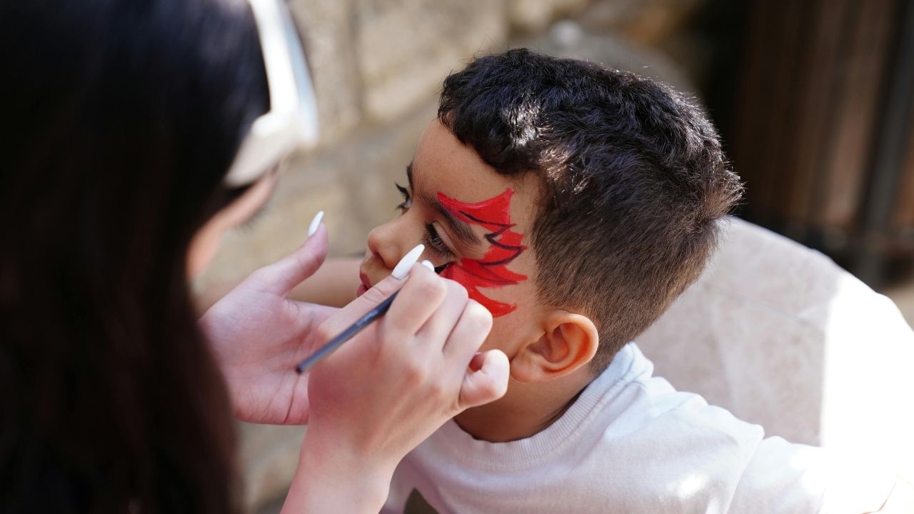 Sağlık Bakanlığı’ndan çocuklarda yüz boyalarına uyarı: “Güvenlik testi yapılmamış ürünlerden uzak durun”