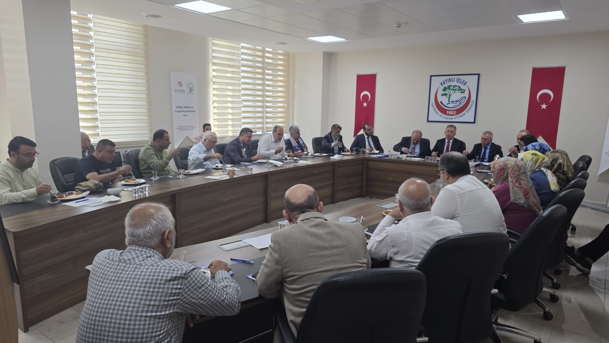 İYİLİKLE KÖKLENEN GENÇLERİN DÖNÜŞÜM SESİ PROJESİ ADANA DA TANITILDI