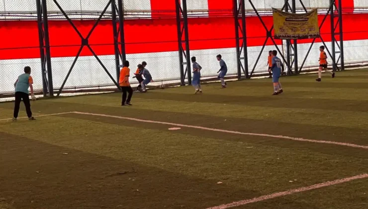 Ağrı’da “Maarifin Kalbinde Çocuk” etkinlikleri kapsamında Minikler Futbol Turnuvası başladı