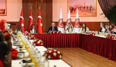 TBMM Başkanı Kurtulmuş, Dünya Çocuklarını Kabul Etti
