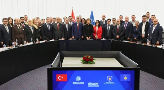 Ticaret Bakanı Bolat, Kosova'da