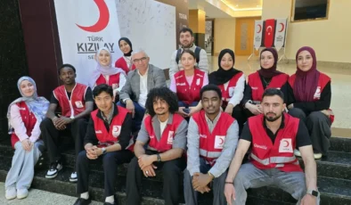 Üniversiteli Genç Kızılaycılardan Anlamlı Buluşma