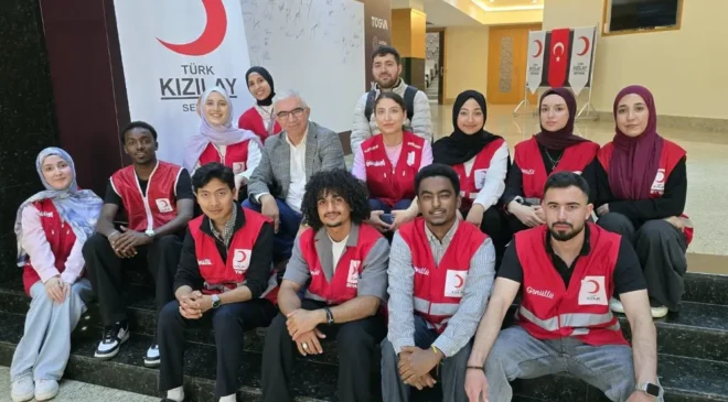 Üniversiteli Genç Kızılaycılardan Anlamlı Buluşma