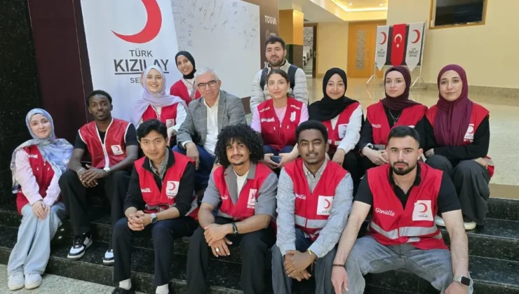 Üniversiteli Genç Kızılaycılardan Anlamlı Buluşma