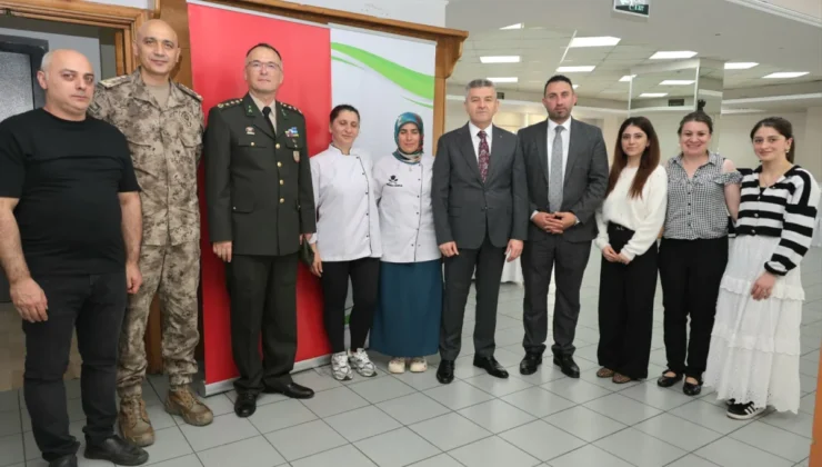 Artvin'de bayramlaşma töreni düzenlendi