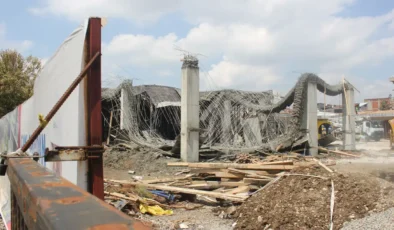 Düzce'de Cedidiye kent meydanı inşaat çalışmaları esnasında "çökme" meydana geldi