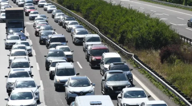 Tatil dönüşü trafiği Bolu ve Düzce’de yoğunlaştı