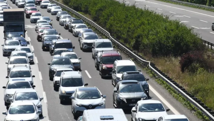 Tatil dönüşü trafiği Bolu ve Düzce’de yoğunlaştı